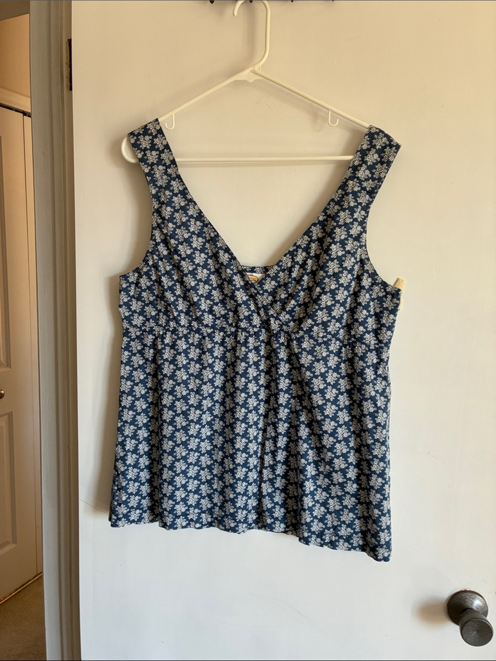 Talbots Navy Blue Floral V-Neck Tank Top, 100% cotton medium